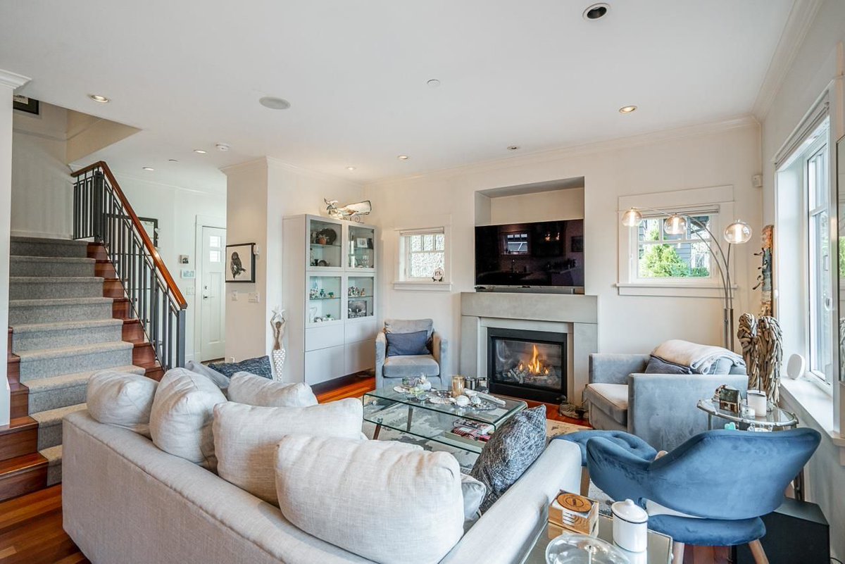 bchomegroupvic's tweet image. Create the perfect retreat in your living room with our luxurious sofas.Discover our wide range of options by clicking the link below. Visit us at Bchomegroup.ca 🏡✨ 
#CozyLivingRoom #HomeMakeover #SofaInspiration #yyj #yyjre #yyjrealtor #eXprealty #yvr