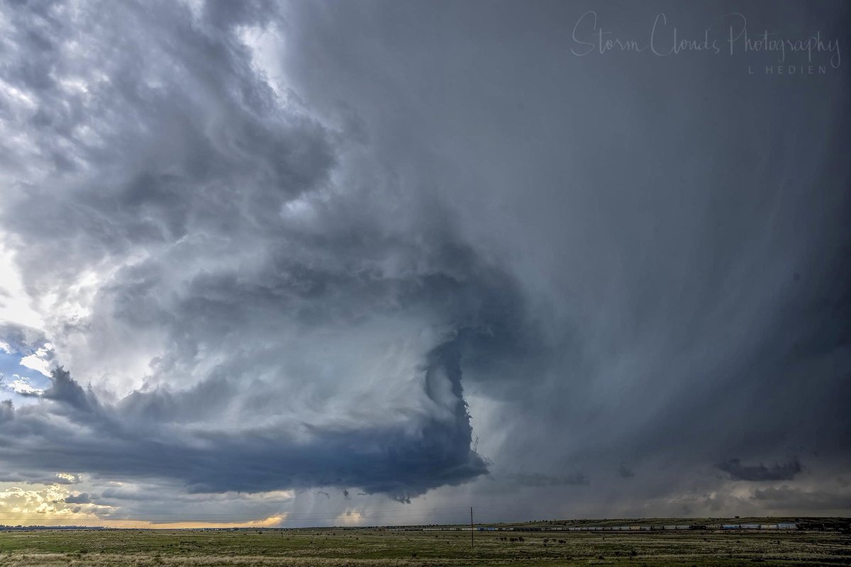 A mature #supercell #storm near #Vaughn #NewMexico yesterday. 🌩️😍📷 #cloudscape #weatherphotography #weather #clouds #sky #nikonusa #nikonoutdoors #zcreators #z9 #stormhour #wxtwitter #thephotohour @xwxclub #natgeoyourshot  #bestoftheUSA_weather @cloud.appreciation.society