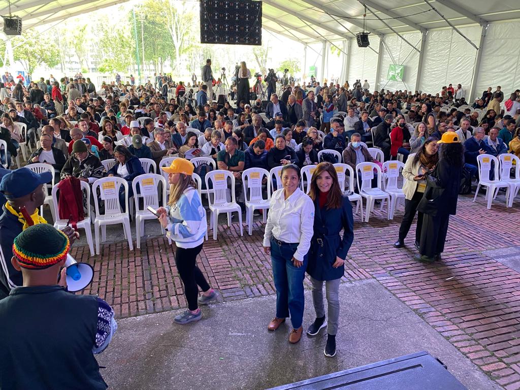 👷🏻‍♀️🫱🏼‍🫲🏽 | Desde la #CumbreNacionalMinera ratificamos nuestro compromiso con el trabajo mano a mano con los mineros y mineras locales, y con el diálogo, como herramienta primordial para construir junt@s.

#MineríaColectiva #MineríaParaLaVida