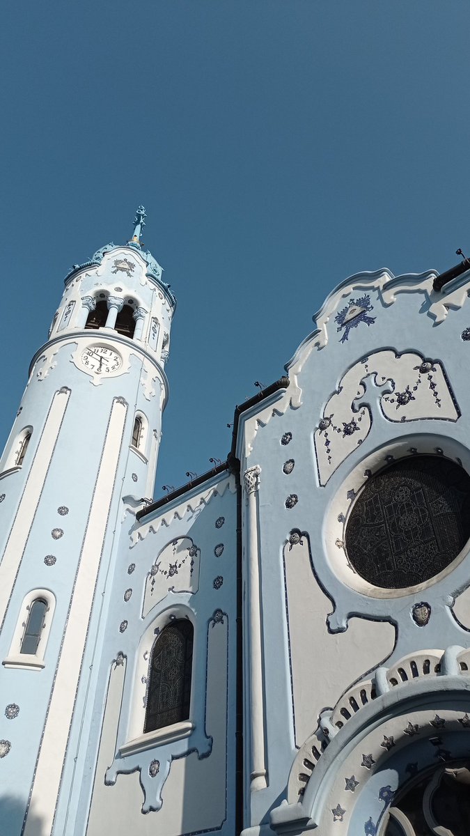KrisSirola's tweet photo. Crkva sklona mimikriji #Bratislava #bluechurch https://t.co/ZoG72ZGhfD