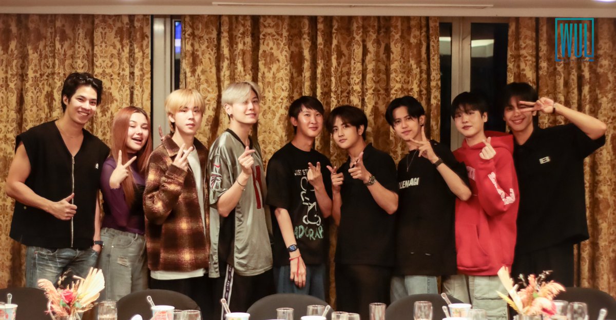wishusluckent's tweet image. Guess who’s in Manila soil! 

The #BetweenUstheSeries cast is here and they’re ready to meet you tomorrow! 💚💙

See you there! 

#BetweenUsFMinMNL2023