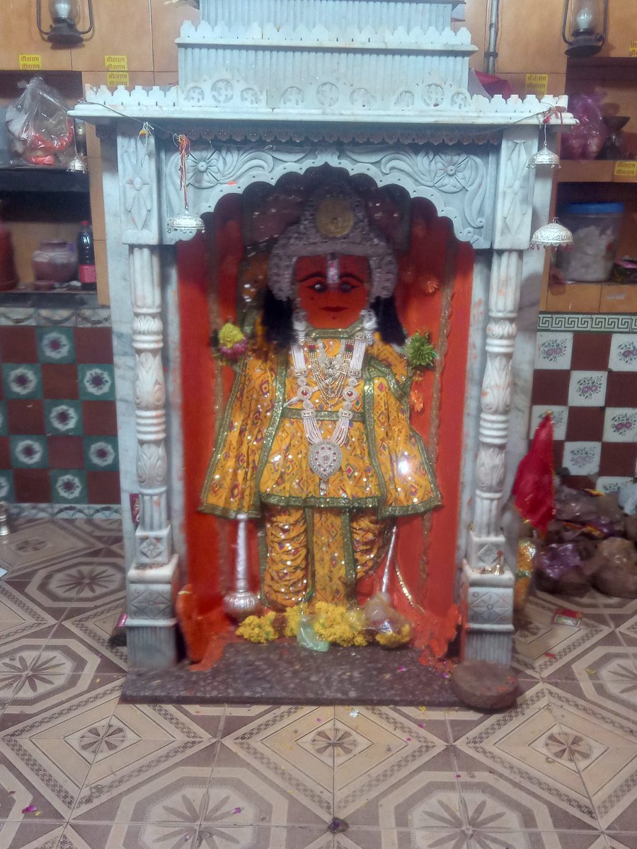 दंदरौआ धाम श्री डाॅ हनुमान जी महाराज दर्शन करे