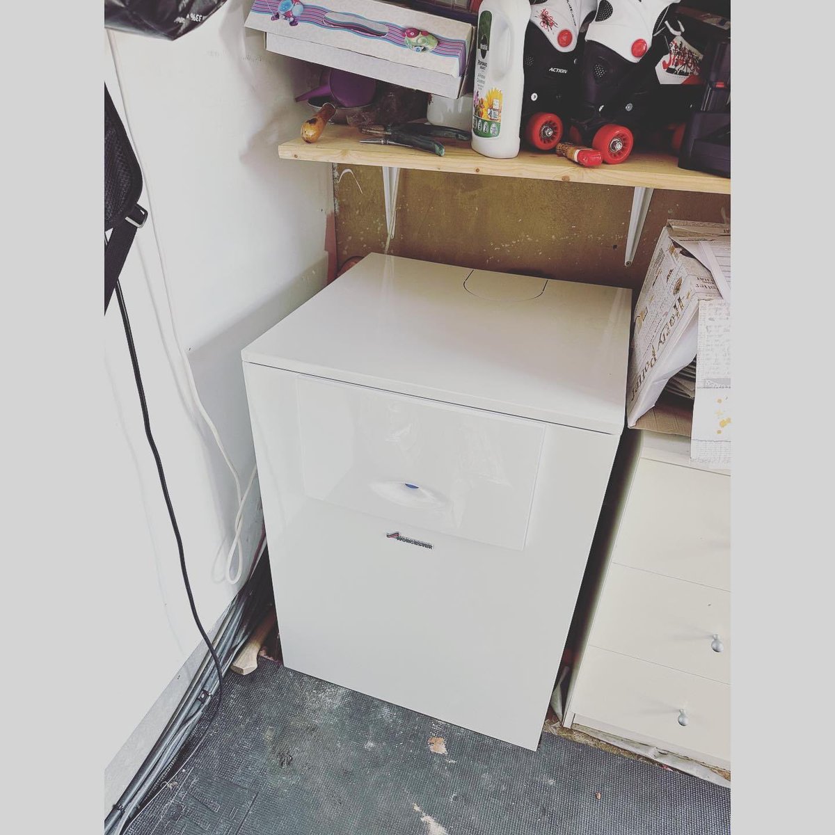 imaheating's tweet photo. 🔵 Time for a new boiler? 🔵

Lovely start to our bank holiday weekend with this Worcester Bosch Highflow combi swap. Hope all our customers have a lovely bank holiday. 🔧☀️

Get in contact with IMA Heating Solutions Ltd today for your free quotation.

#imaheatingsolutions https://t.co/ugqj9c6txG