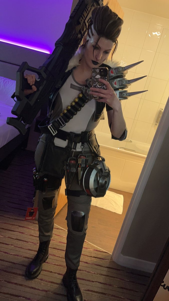 Mad Maggie made her first debut at london MCM💯 #apexlegends #apexlegendsmaggie #madmaggie