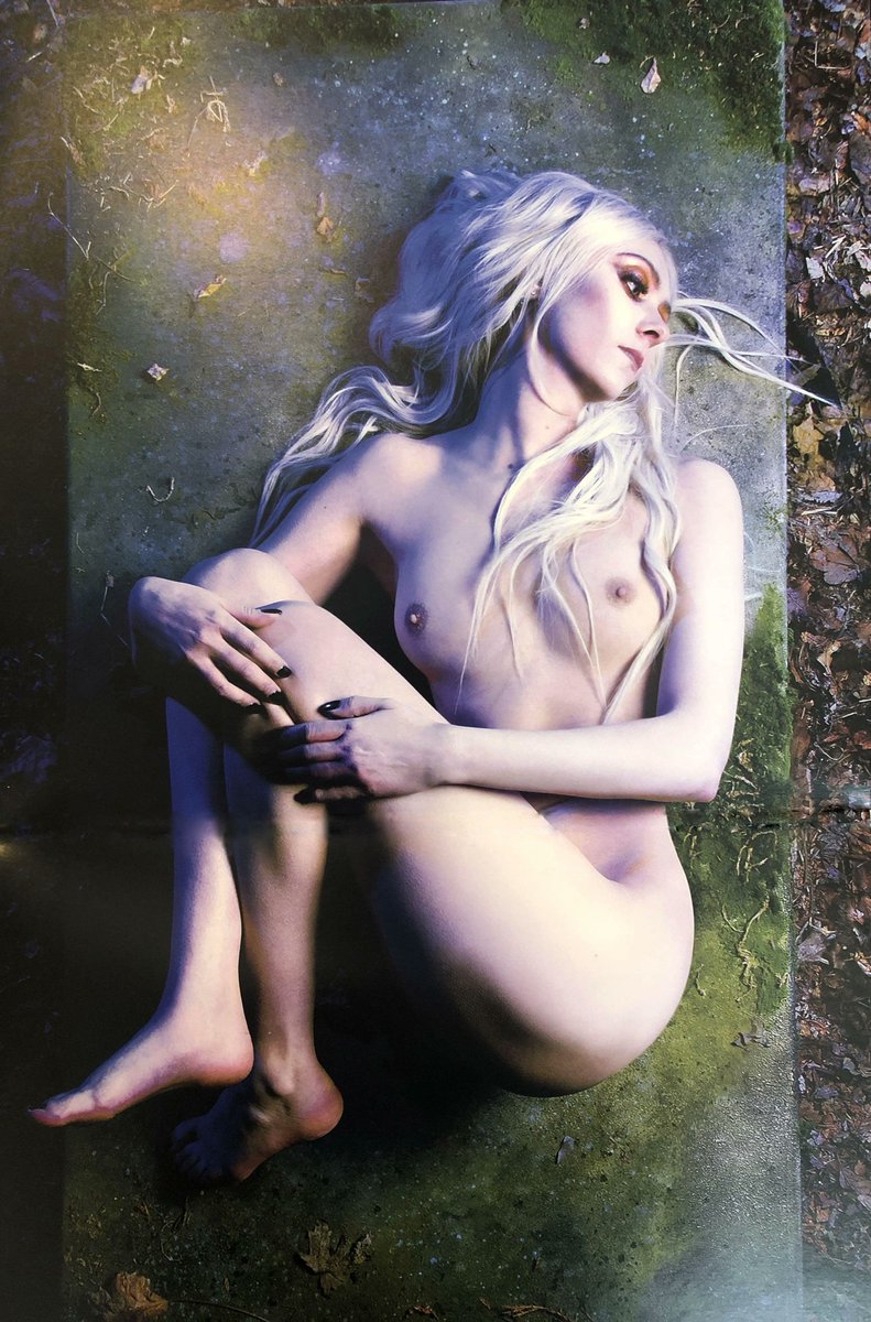 PornstarRocker's tweet photo. Titties out. https://t.co/nNPokeRQoF