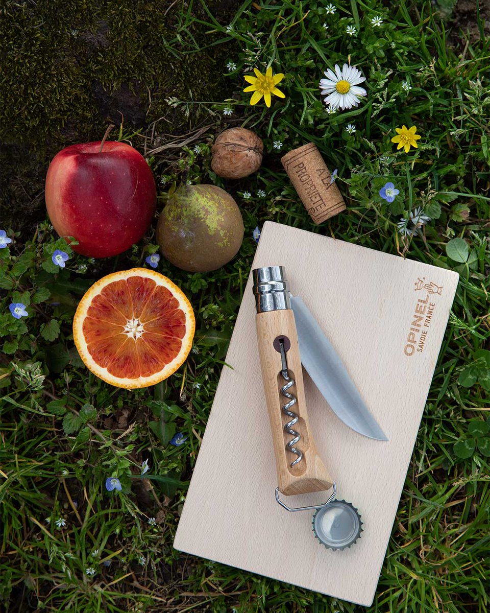 🇬🇧 The N°10 Corkscrew bottle opener is the complete knife for the French picnic!
opinel.com/en/multifoncti…

(c) Thierry Vallier
#opinel #tirebouchon #decapsuleur #apero
