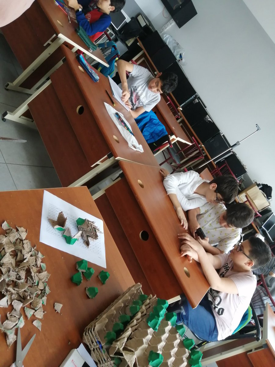 HarezmiTKO's tweet photo. Çoğu gitti azı kaldı. Sergi hazırlıkları başlıyor. 
@SeyitAliBuyuk
@cengizucc 
@eTwinningBursa 
@kestel_mem  
@eTwinningKestel
@harezmimodeli
@TopluKonutlarOO https://t.co/Hzvabu0rjz