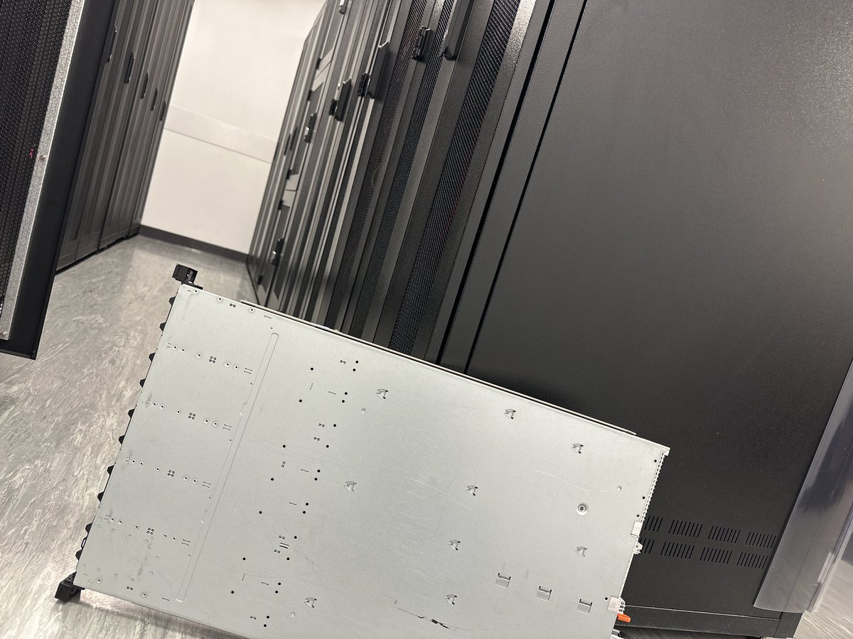 Another server going in the data centre for a #colocation customer today. We rack servers all week, even on a Saturday! The server arrived last night, and we had it online the next day. #datacentre #as212396 #hosting #juniper #bandwidth