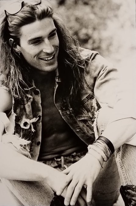 Happy birthday to my favorite drummer, Sean Kinney!!!    