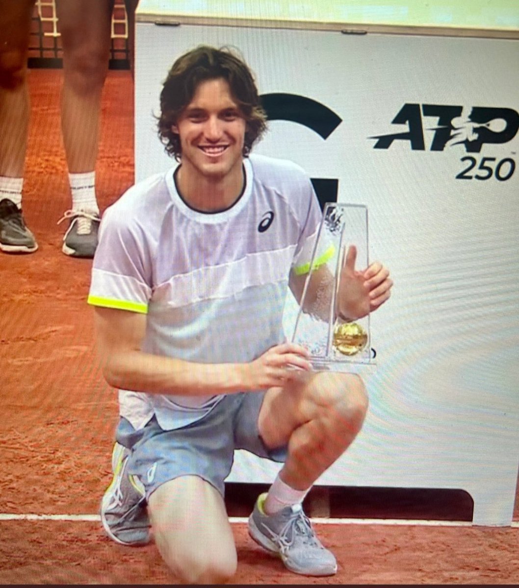 Mira Loncon así se muestran los títulos... Verdaderos
con orgullo!!!!