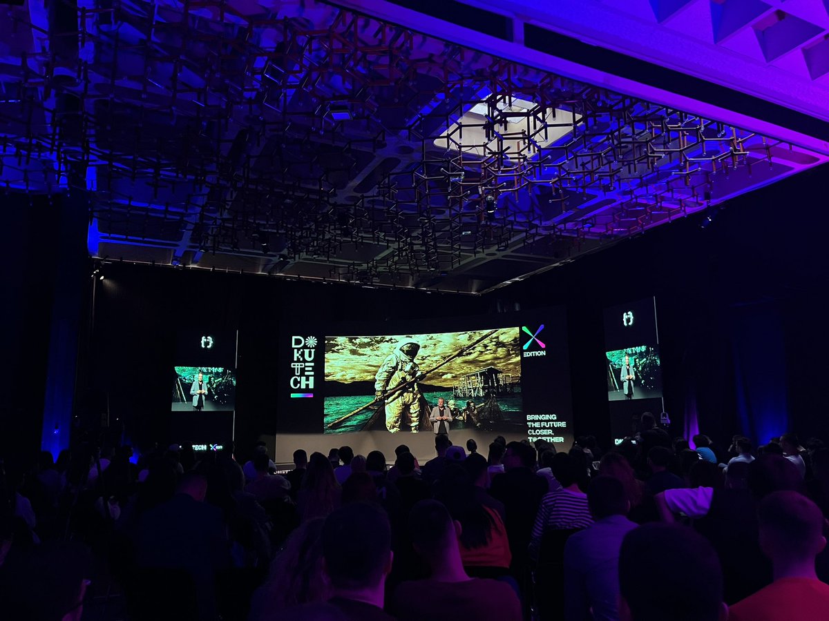 diellezagalica's tweet photo. Amazing speakers, unbelievable presentations and stunning visuals, only at @Dokutech 

#dokutech https://t.co/gmH9SJWrnV