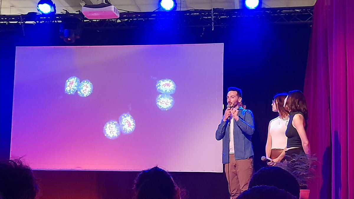 NRolhion's tweet image. En live, c'est encore plus époustouflant!! Bravo @explorersfr @LePourpre @TerenceExplor @YouennLerb #doublescience #sciencefestival