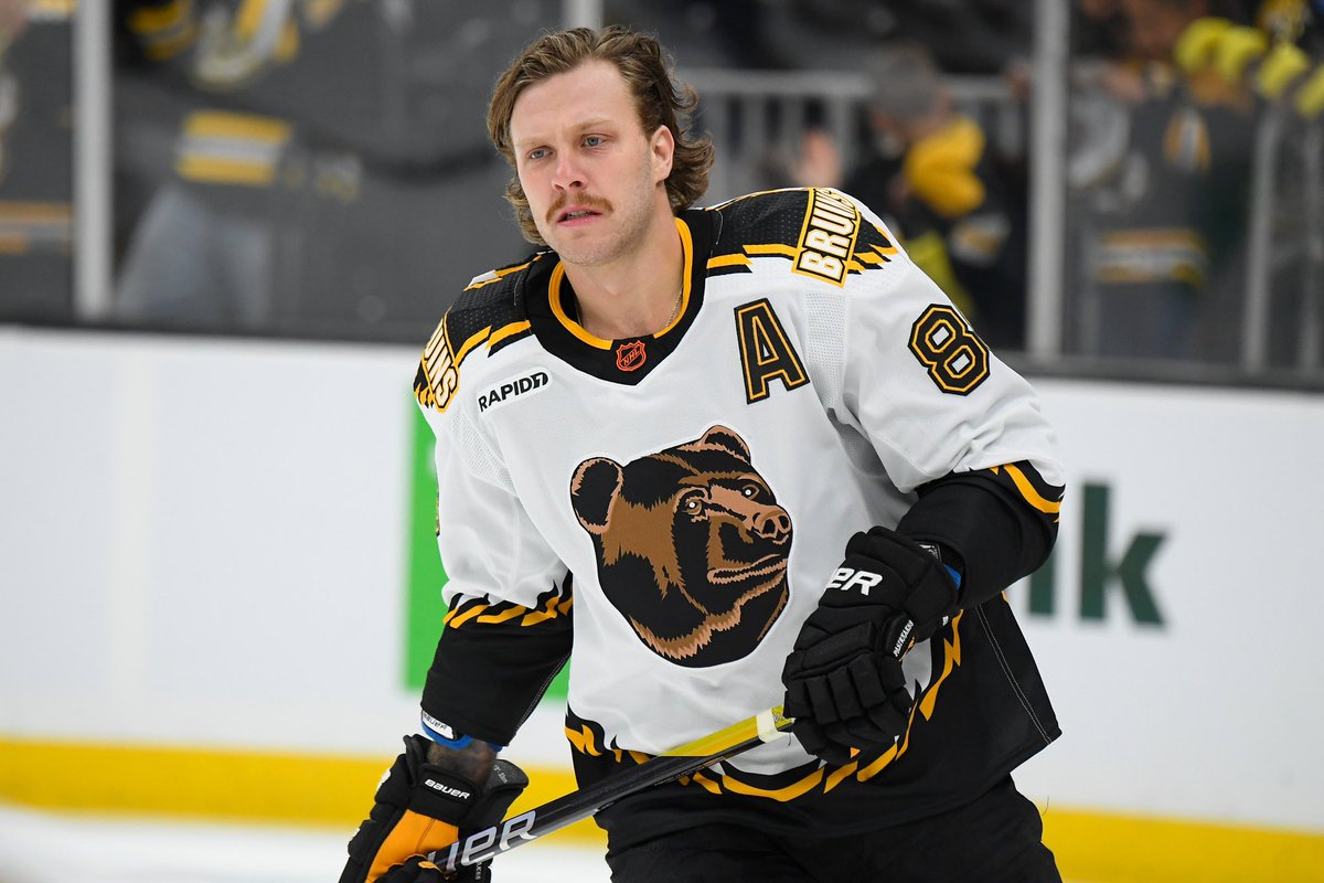 jahnryan75's tweet image. Best Boston jersey each sport