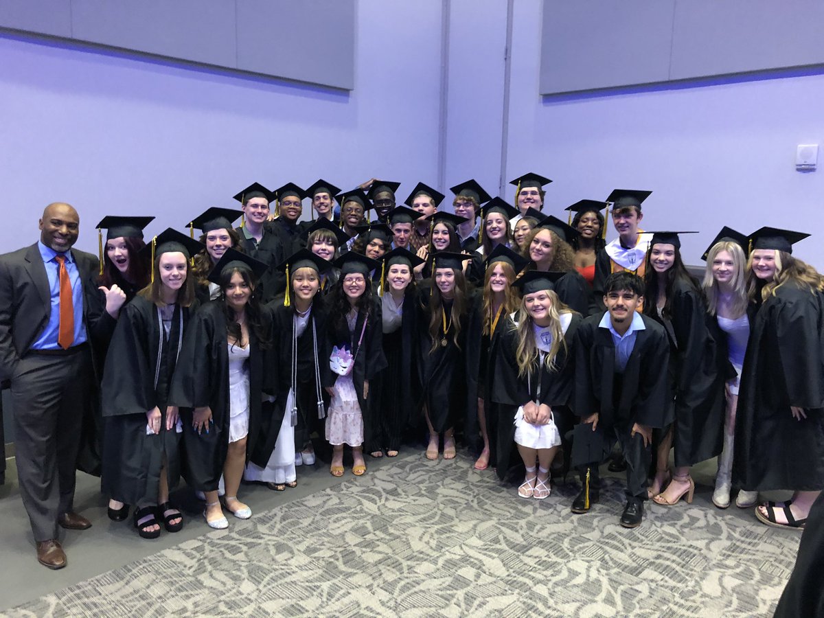 KnightMHS's tweet photo. Ready for graduation!! #MISDGrad2023 #MHS2023 @MISDCenter https://t.co/qbRaHZ5X5x