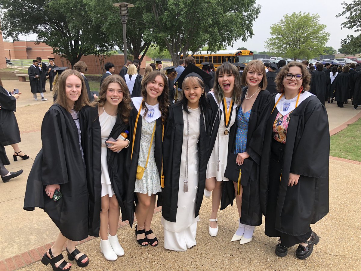 KnightMHS's tweet photo. Ready for graduation!! #MISDGrad2023 #MHS2023 @MISDCenter https://t.co/qbRaHZ5X5x