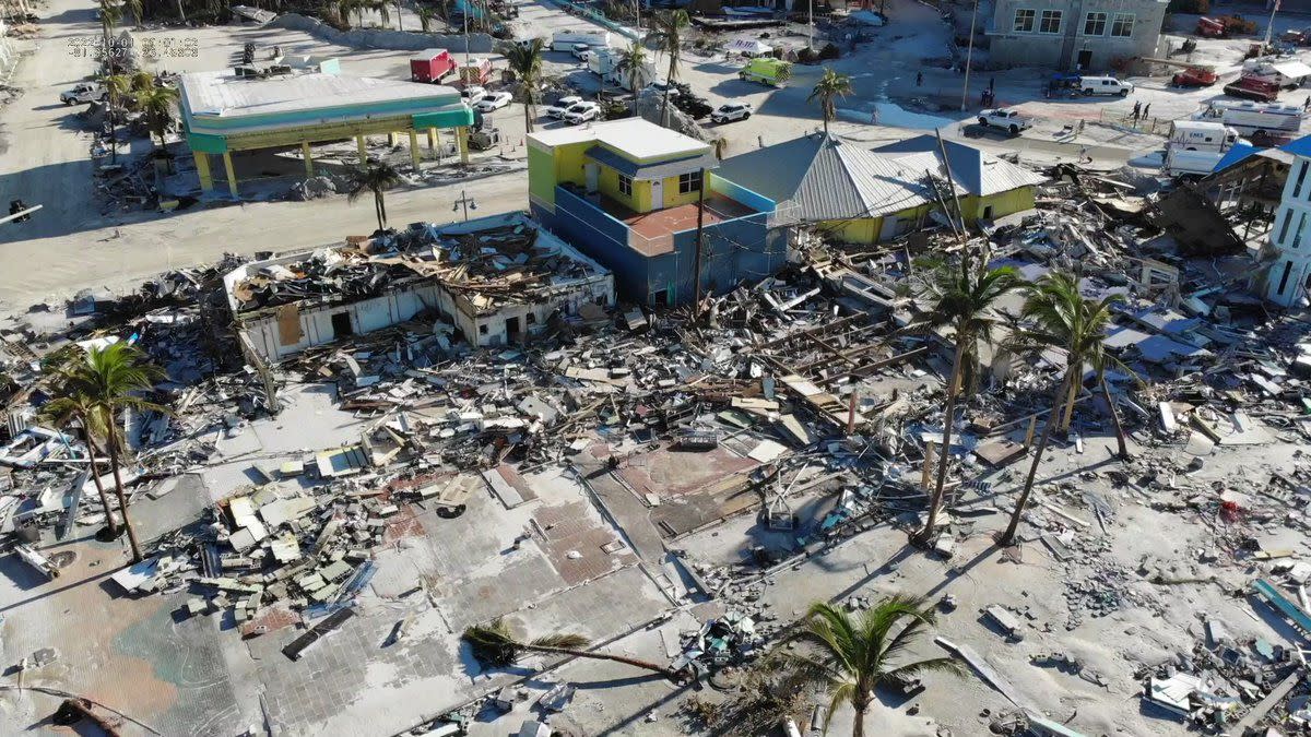 Could this be why much of Fort Myers Beach still looks like this since Hurricane Ian in 2022?

Ron DeSantis Has Raked in $3.9 Million From Insurance Industry, New Report Reveals theintercept.com/2023/05/03/ron… by @DRBoguslaw