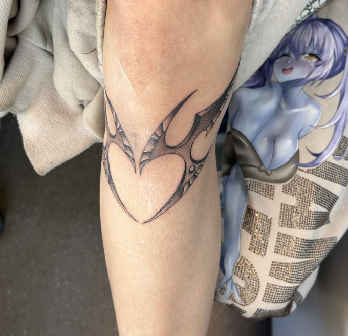 The first to a soon-to-be covered leg 🖤 https://t.co/Cn26v53LYq