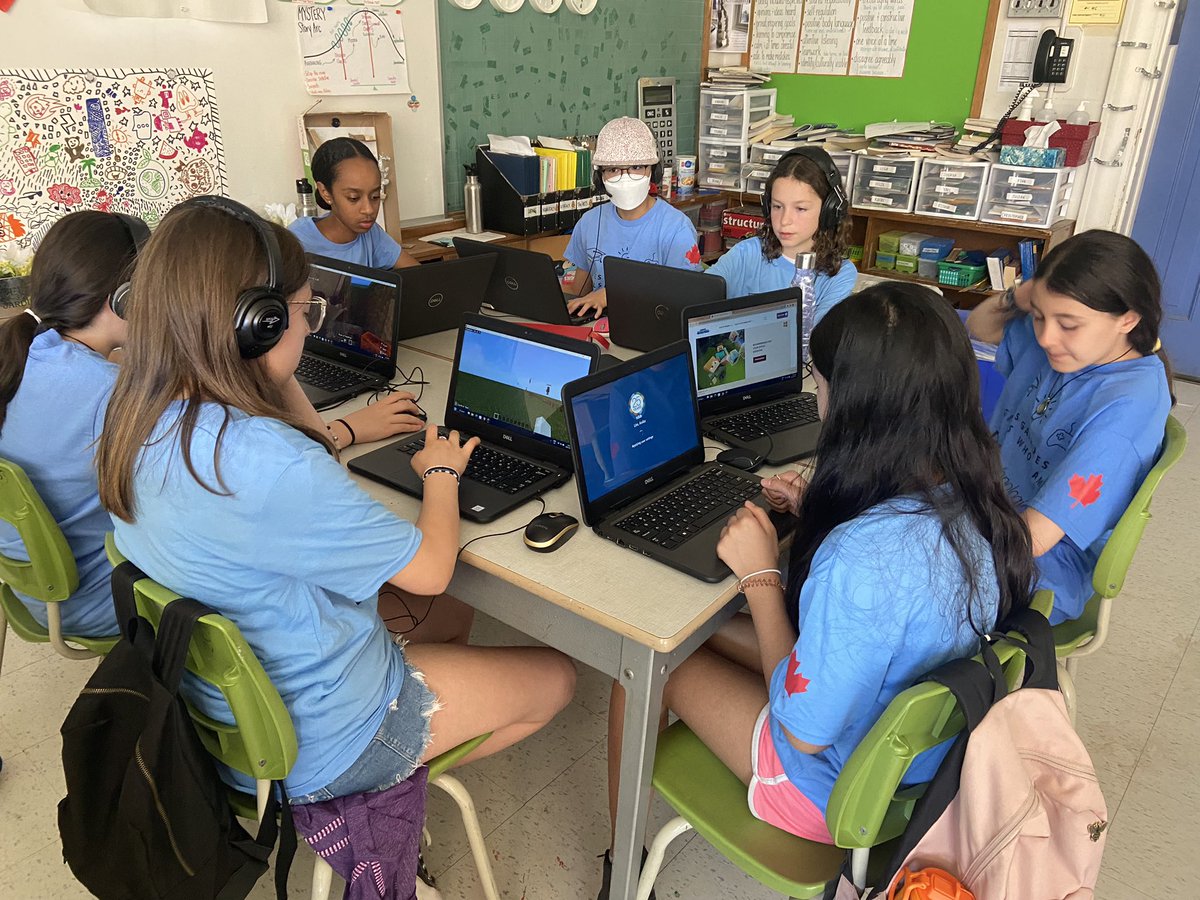 Capturing 📸 #GirlsWhoGame players behind the scenes: planning, strategizing & supporting each other as they prepare for #esports competition this afternoon @mcm_msr @mcm_mst @KatPapulkas @tdsb #TeachSDGs #STEM #GameOn #TransformEDU #MinecraftEDU @DELL @MicrosoftEDU @intel