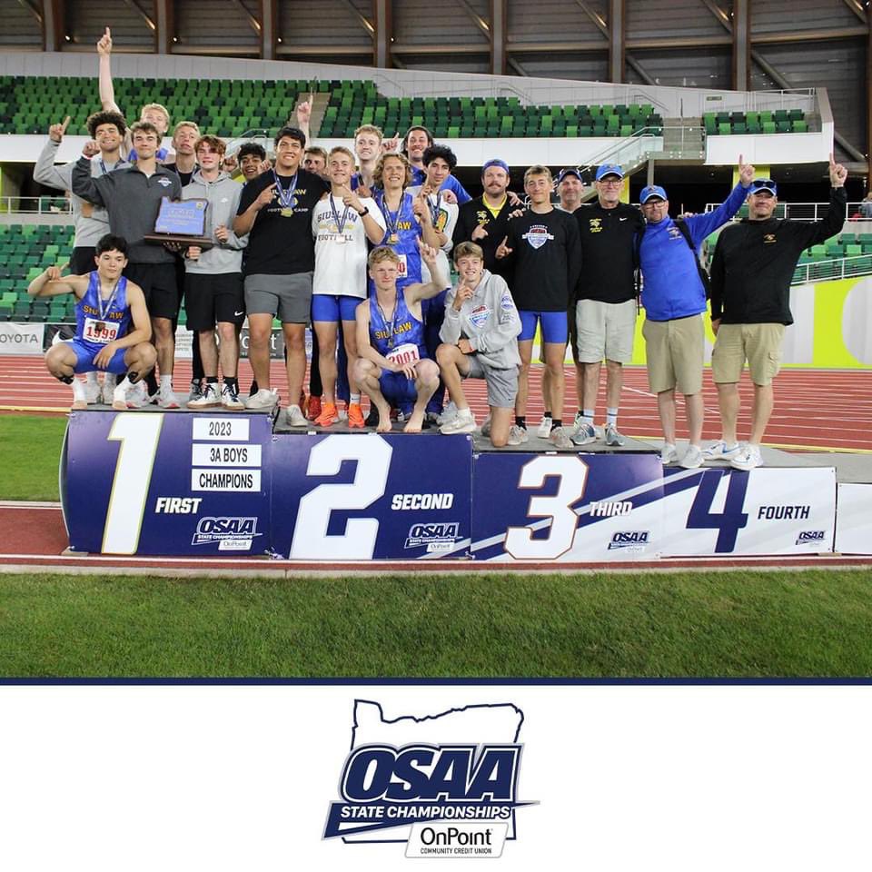 JohnyRose88's tweet photo. Bringing home the big blue!! And a Gold!! #3aStateChamps https://t.co/3oSGQTYM2w