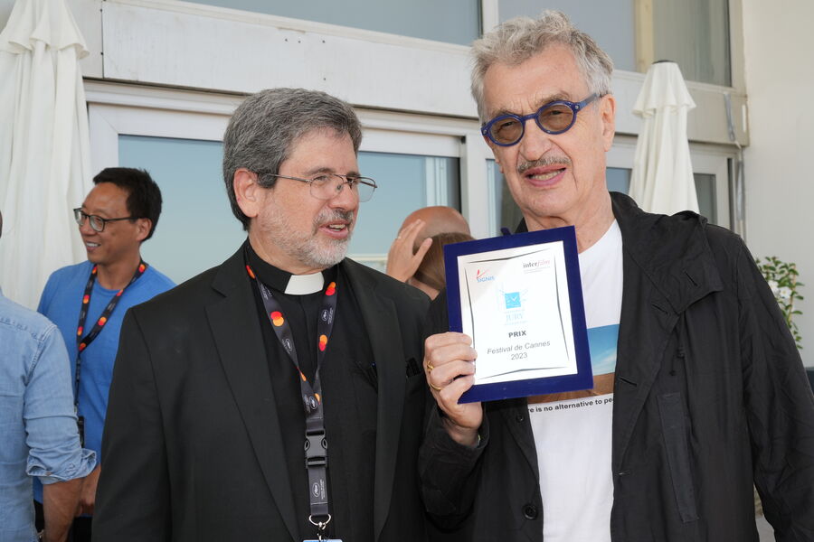 JuryOecu's tweet photo. Les photos de la remise du #prixoecumenique
@Festival_Cannes 
https://t.co/noCCJOF2oX https://t.co/xtJ2iIcfFU