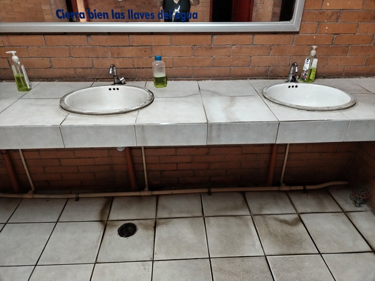ararold's tweet photo. @SEDEMA_CDMX hay muchas fugas en el baño de las oficinas del #ParqueEcologicoXochimilco es un fuga grande que lleva mucho tiempo, dónde se pone la queja o cuál es el procedimiento para que la arreglen? https://t.co/Jhg1h8UOwN