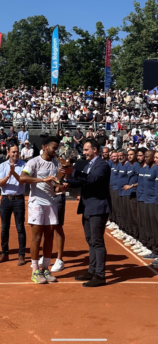 poliver69's tweet photo. Félicitations à @ArthurFilsFran1 pour cette victoire à @OpenParcARA ! 

La région @auvergnerhalpes est heureuse d’accompagner ce beau tournoi organisé par les équipes de @tsonga7 💪 https://t.co/504mSSQLRN