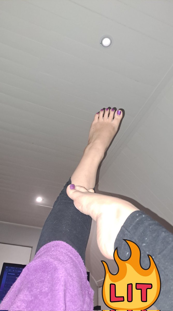 Sweetfeet296's tweet photo. Purple queen ๐
Love the color
What do you think .โก
#Onlyfans #GoddessLyla #sweetfeet #feetfetich #feetlovers #Purpletoe #feetseller https://t.co/a9tQbxQOeN