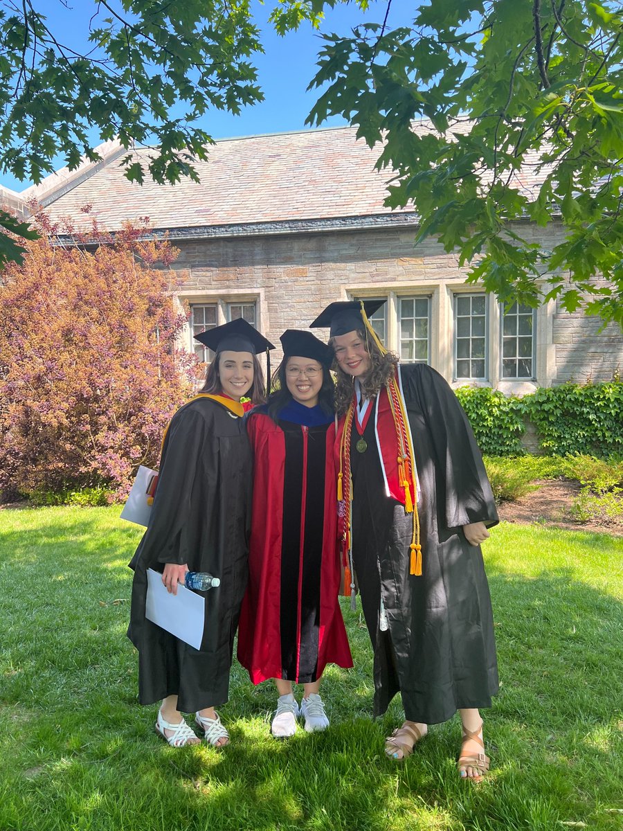 Here goes three brilliant and beautiful graduates from our lab, good luck Hannah, Larissa and Fangchen!