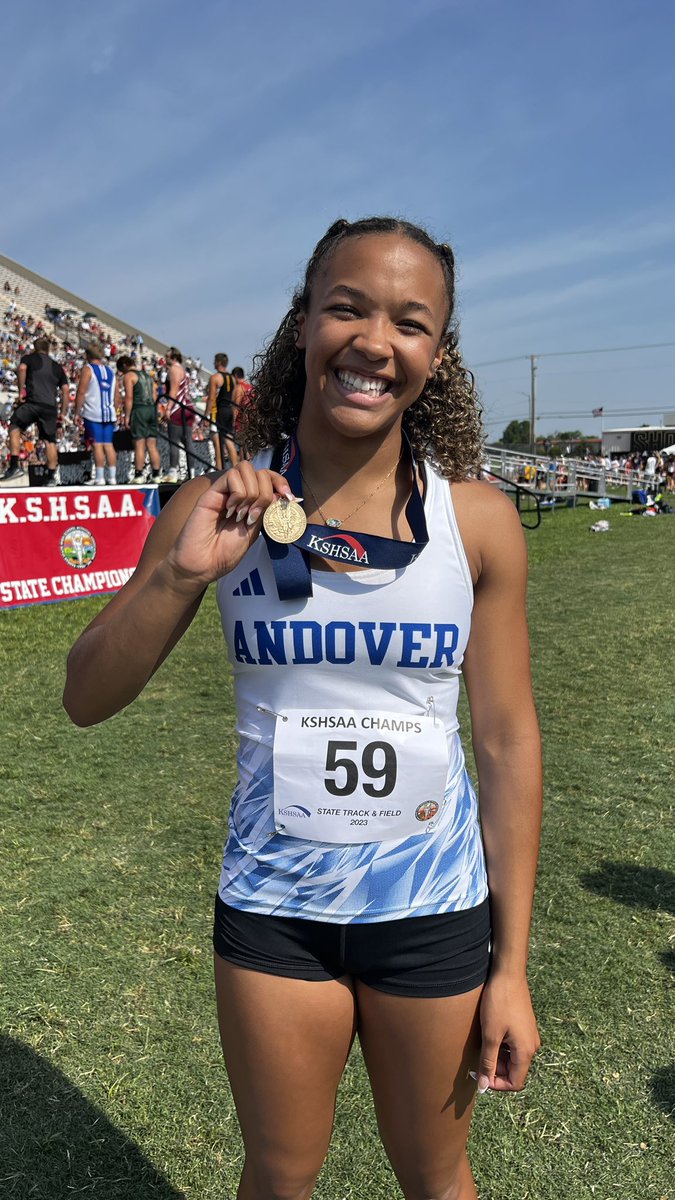Look at the hardware for your 100 meter Hurdles state champ! #kspreps <a href="/mckinleewalker/">McKinlee Walker</a>