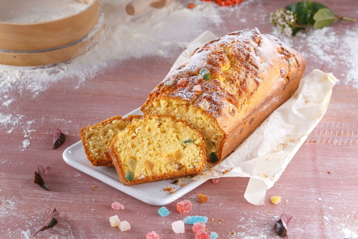 teleculinaria's tweet photo. Nós adoramos bolos! E este bolo inglês, além de fofo, é uma verdadeira delícia 🙂 Uma sobremesa que vai deixar todos rendidos aí em casa. Além disso, tem fruta cristalizada e raspas de citrinos, uma maravilha!

Veja a receita: https://t.co/OuZeRhnD7I https://t.co/OfURXxo3rG