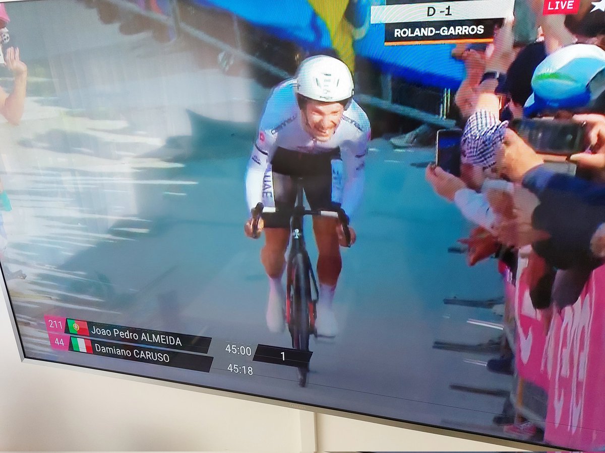 É um grande Giro de <a href="/JooAlmeida98/">João Almeida</a>! Melhora de ano para ano, mantém o sonho português de vê-lo um dia vencer. Eu acredito! Venceu um Roglic muito forte e a classe de Thomas valeu o 2o lugar