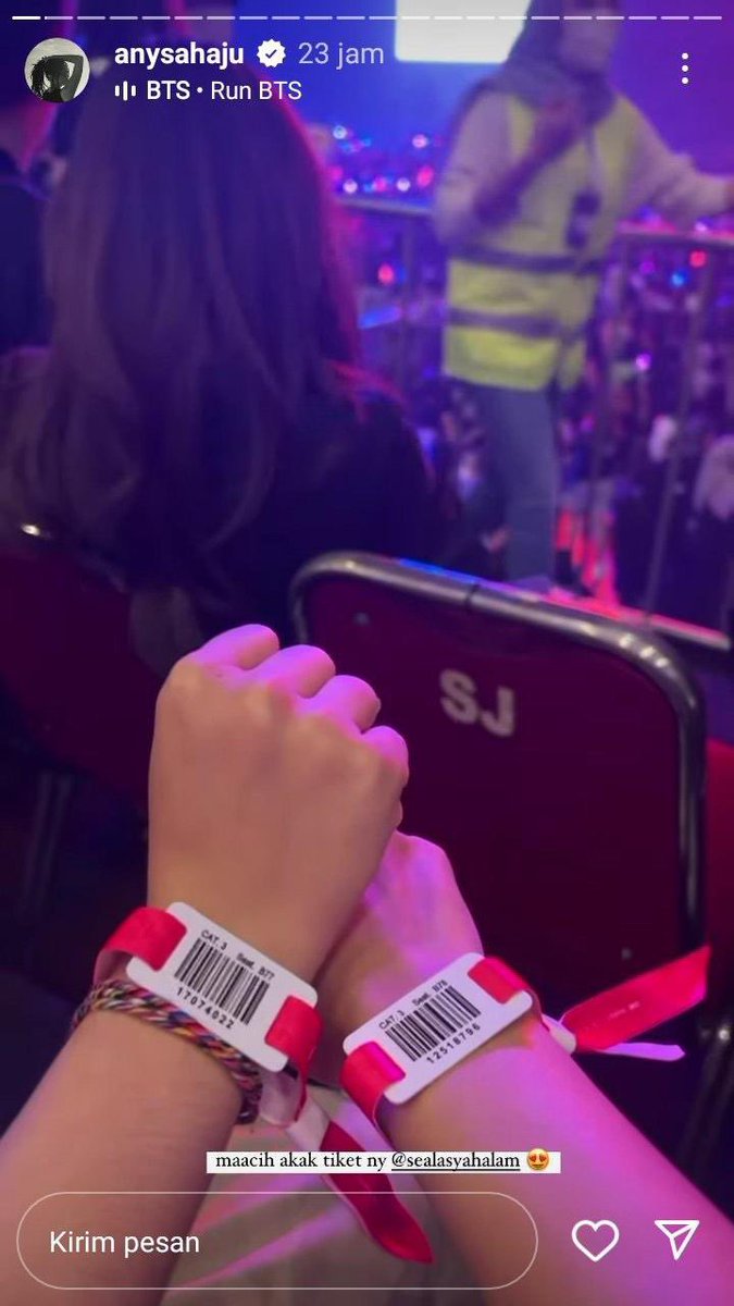 K00KIT0KKI_'s tweet photo. Males makanya kalo konser di indo tuh gini.. banyak dimanfaatin sama influencer ecek2 biar bisa nonton juga, promotor nya gmn si elah https://t.co/Z61C1LY1cC