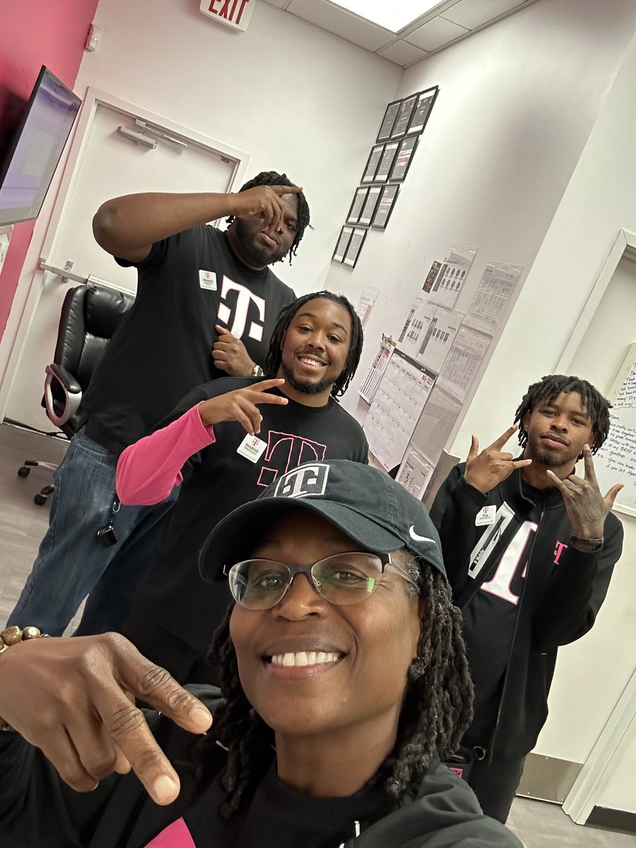 ThisGirlWearsMagenta- Senior Manager (@karenthesprint1) on Twitter photo Time to Rise $ Grind! @Riekeberg205 Time to Rise $ Grind! @Riekeberg205
