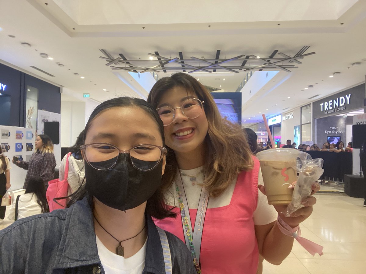 xu_hao797's tweet photo. finally saw ate @CaratAuds 🥹 sooooo pretty🫶 thank you po for the fun event!!

#CaratFestivalPH
#FanNightsAtAMManilaBay https://t.co/AxAH9u0wNt