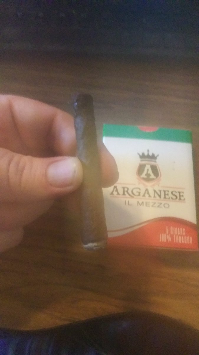 mobarbq's tweet image. Arganese il Mezzo Cheroots. #cigars #Cheroot #cigarillo #kentuckyfirecuredwrapper
#kentuckyandtennesseetobaccos #madeindominicanrepublic
@ArganeseCigars