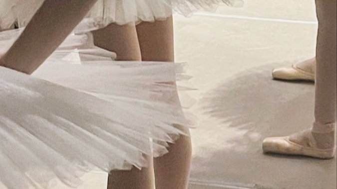 gagwanji's tweet photo. angel of the morning star,
a fem 2min au.

ㅤafter a drunken night, lynx (mh) finds herself covered in marks across her chest, a reminder of her careless mistake. cursing whoever did it to her may not be the best idea. it brought her a hot rockstar though... a woman at that. https://t.co/GrxN8IbXSc