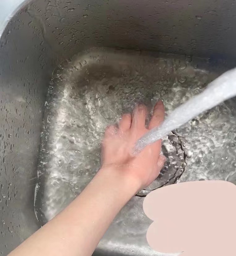 手被開水燙傷了 沖了水還是一樣火辣辣的疼
#你們有被開水燙傷過嗎  #小小需要安慰😭 https://t.co/1xMubgzZa9