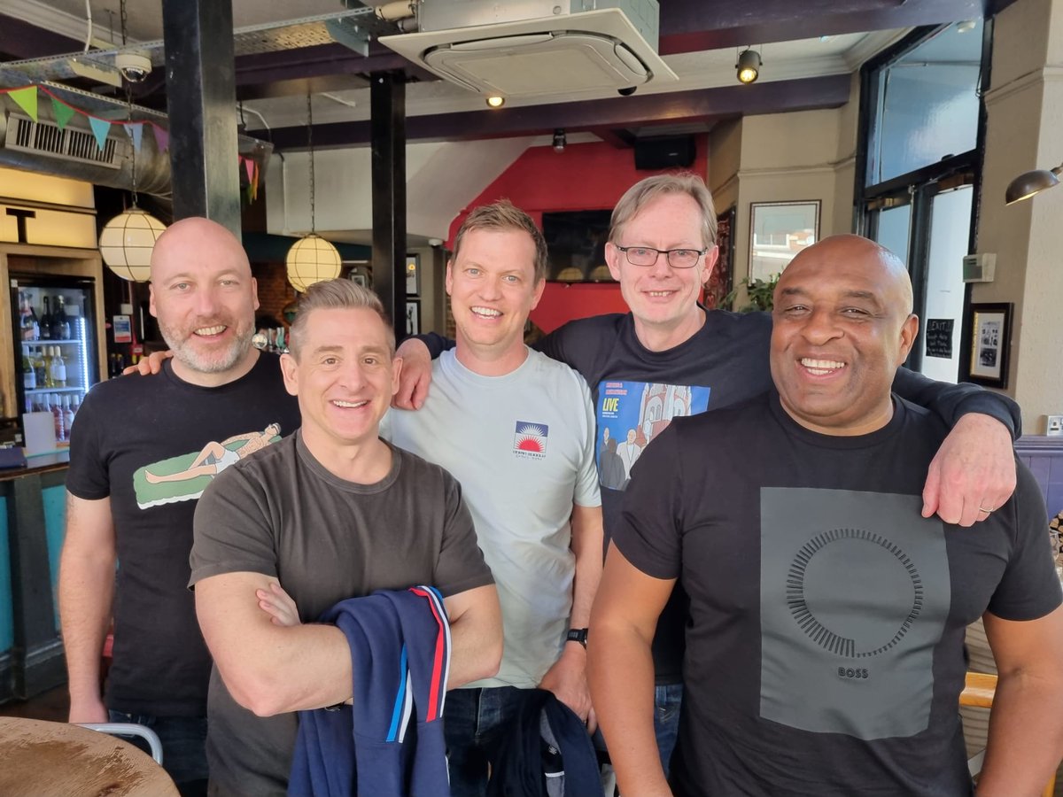 grimgooner's tweet photo. @YankeeGunner @clivepafc @PoznanInMyPants @arseblog 
Great to meet you earlier gents! Thanks for everything and enjoy your show tonight:) https://t.co/zCWd1tc6PD