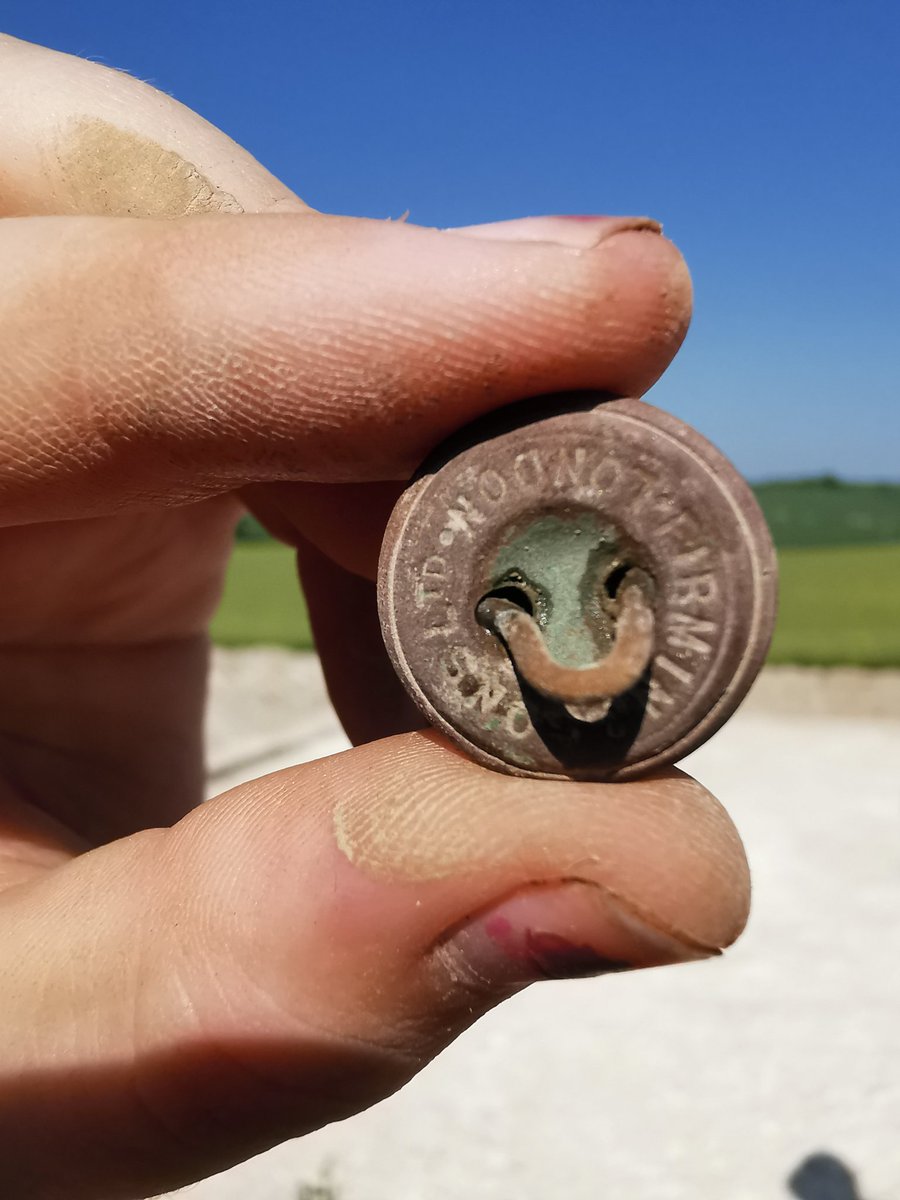 I wonder how many buttons were lost from military uniforms across the vast #MornHillCamp landscape during #WW1? What would the original owner of this button have made of it being found by an archaeology student more than 100 years later, put in a bag &amp; it's location 3d recorded?