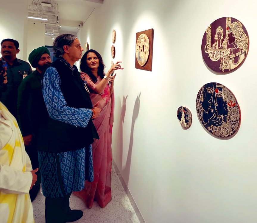 ShashiTharoor's tweet photo. Inaugurated an exhibition of ceramic paintings by artist @deepanath40 before leaving Hyderabad. Joined her &amp; Kadari Art Gallery’s Supraja in a stimulating discussion on the meaning of art, my own creative life, &amp; the need to support artists in these challenging times. https://t.co/tWadoepfhM