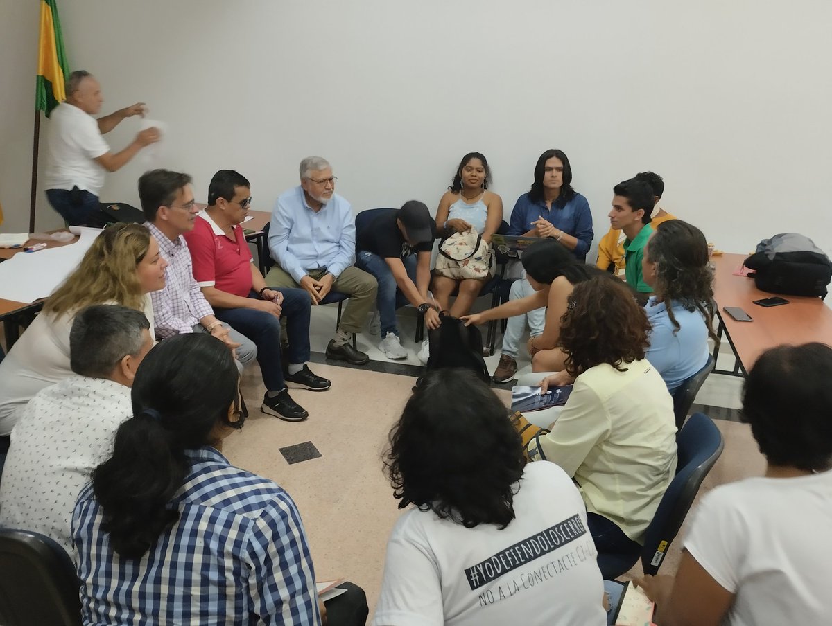 Lxs participantes del taller 'No más Tribunales de Abuso Transnacionales', hablan sobre procesos de resistencias al extractivismo y empresas en distintos territorios y comunidades de #Colombia, relacionados con demandas Inversionista-Estado 
 #FrenemosLasDemandasDeTransnacionales