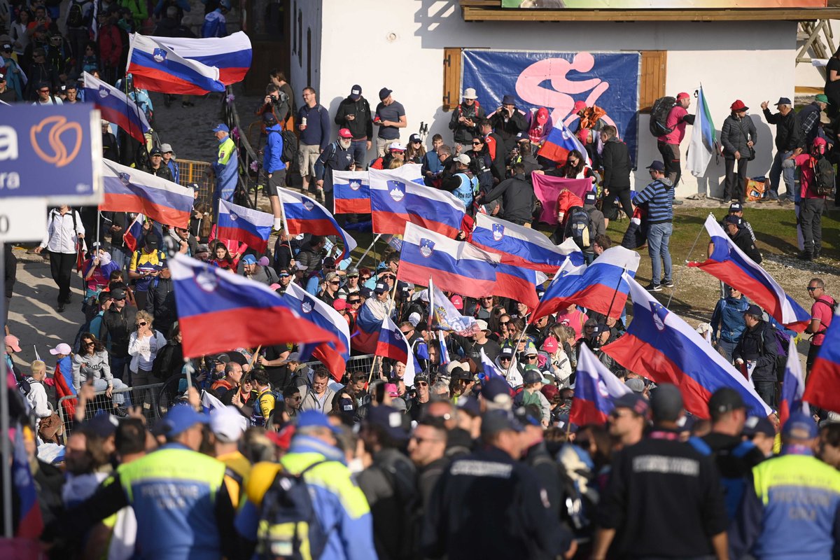 giroditalia's tweet photo. 🇸🇮 It's all true.

🇸🇮 È tutto vero!

#Giro #GirodItalia https://t.co/Kh8NgS081A