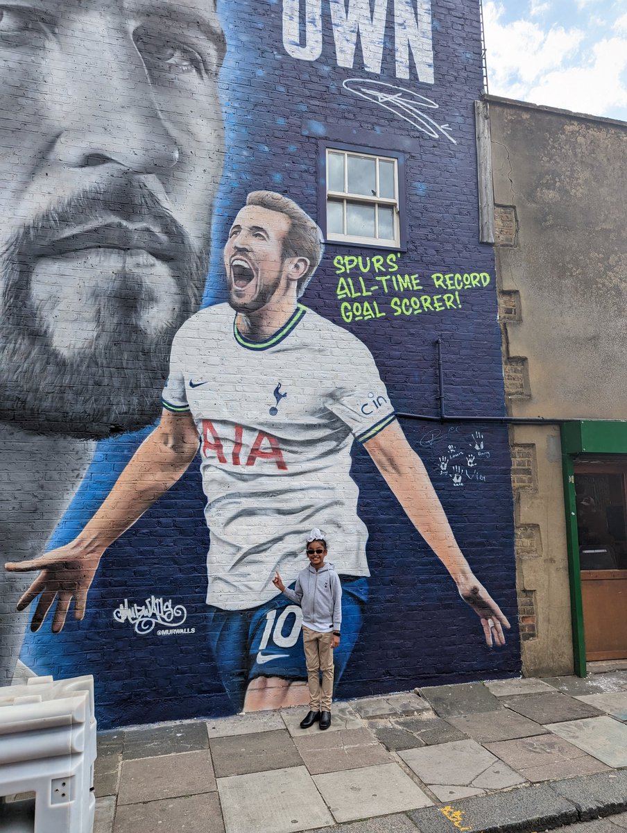 It's the Tottenham boys making all the noise 🎵🎶🎵thank you @MurWalls #kane #king #oneofourown #murwalls #punjabi #punjabimunde #coys #spurs