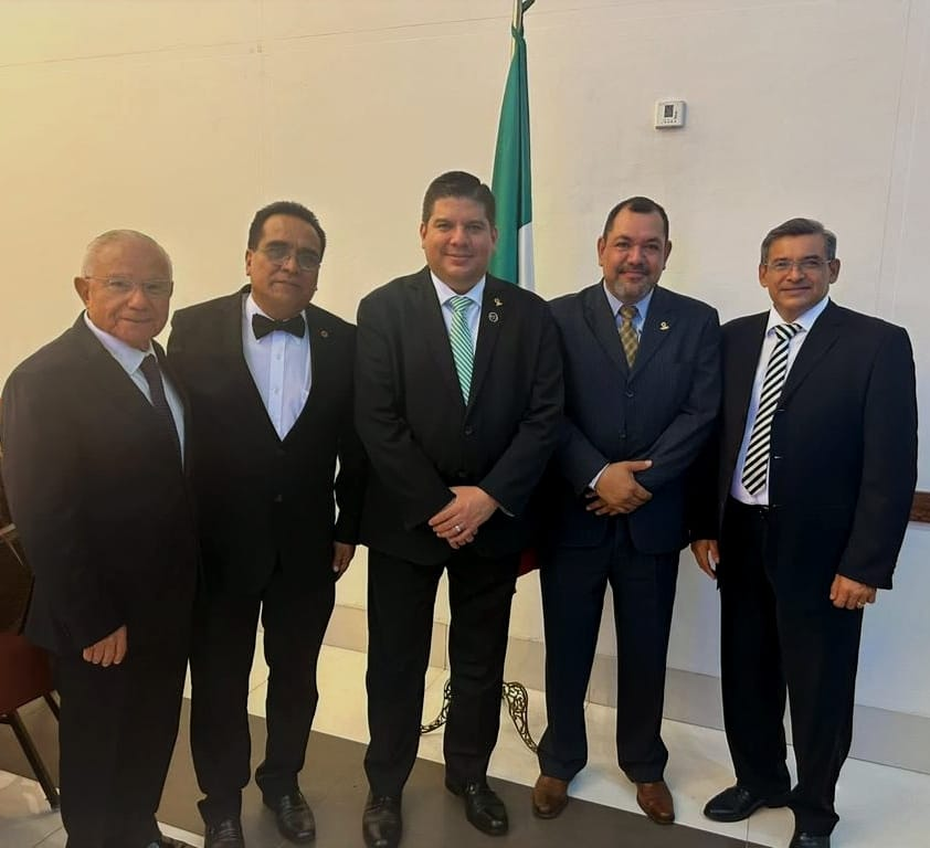 Con gusto acompañé al Colegio de Contadores Públicos de Morelos en su celebración del #DiaDelContador. 
Agradezco la invitación y atenciones del Pdte. Víctor Barranco y del Vpdte. Roberto Coranguez.
¡Felicidades!Con mi reconocimiento por su desempeño profesional y su Organización