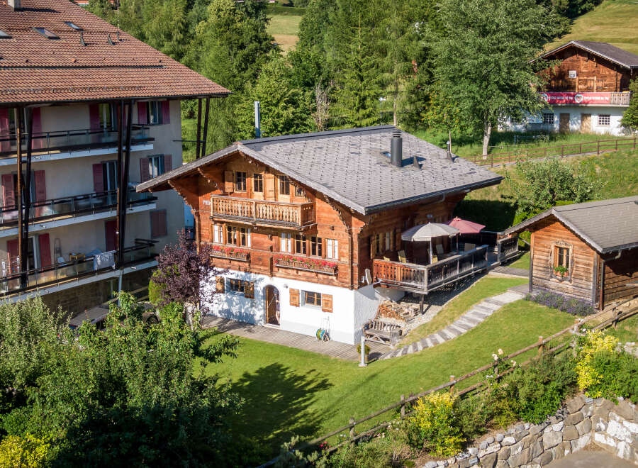 Villars, Switzerland
2,100,000 CHF
4 bed
✔ Sauna, spa
✔ Vaulted ceiling
✔ Great condition

snowonly.com/switzerland/vi…
#snowonly #skiproperty #mountainretreat #skihome #skiresidence #vacationhome #skiinglife #mountainliving #snowlife