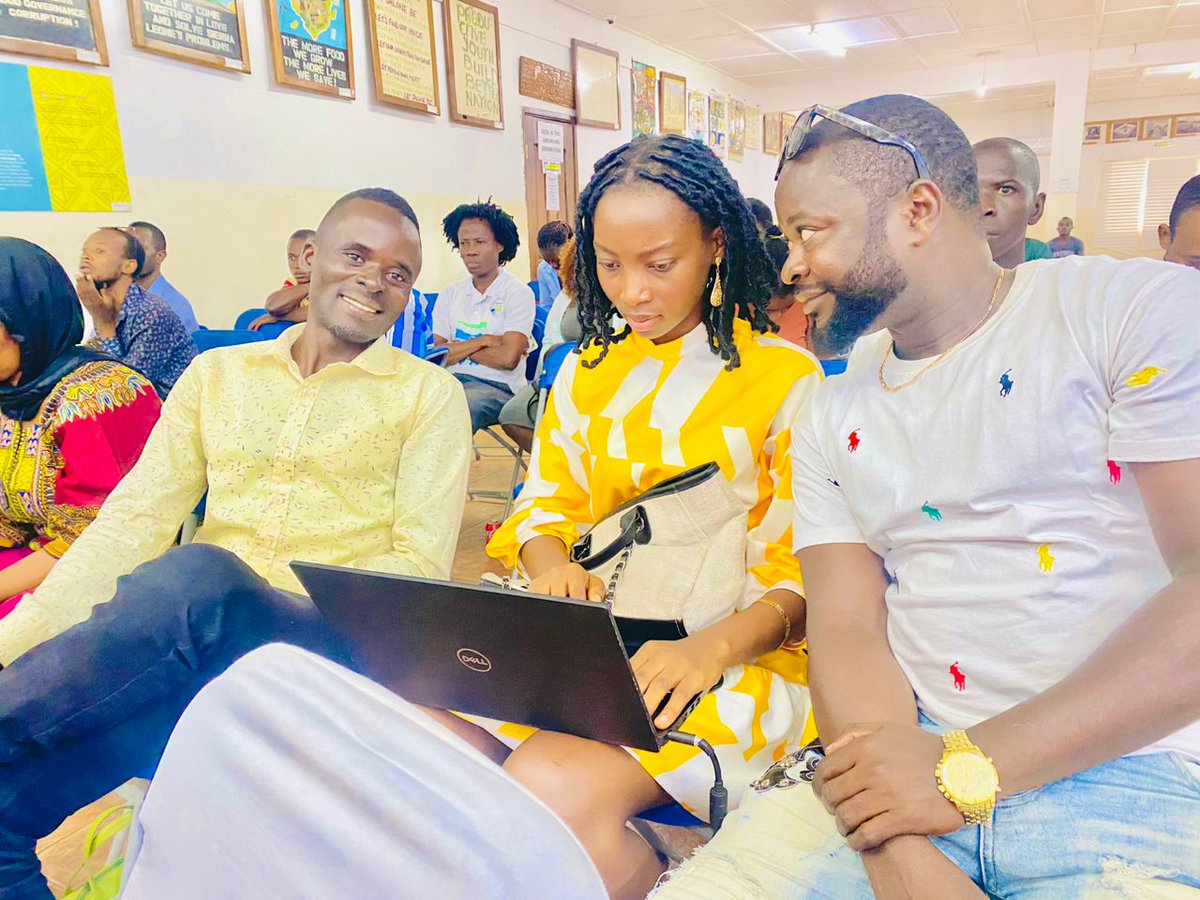 islander_kabia's tweet photo. #PitchDay: We were so much at ease pitching our ideas to the judges after going through a 2-day robust training on fostering #peace and #youth participation. Our message is clear and simple; 'we stand for peace' and we must get our peers&amp;communities to do the same.
#SaloneTwitter https://t.co/xWGbmzb39w