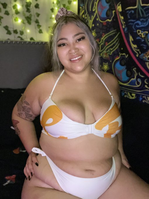 BACK IN THE SADDLE AGAIN, Y&rsquo;ALL KNOW WHAT&rsquo;S GOOD! 💛 https://t.co/aJv8i5LUZv https://t.co/Yzi437eMJX<a href="/tag/throatgoat"class="tags"><span>#throatgoat</span></a><a href="/tag/nsfwtwt"class="tags"><span>#nsfwtwt</span></a>