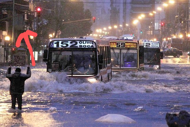 Los K andan twitteando esta foto de Cabildo y Juramento para defender las inundaciones de la PBA.
SI se enteran que la foto es de hace 10 años, SE CAEN DE ORTO