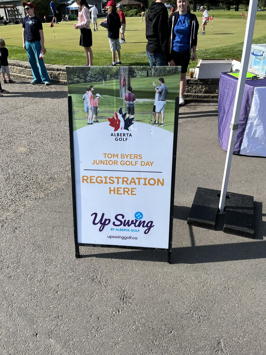 Helping out with Lanny Perry and Colin. What a turnout here at the Tom Byers Junior Golf Day at Inglewood Gold Course, with Up Swing by Alberta Golf. @flamesalumni @nhlflames @alberta_golf @UpswingGolf @inglewoodgcc #kidslearningtoplay