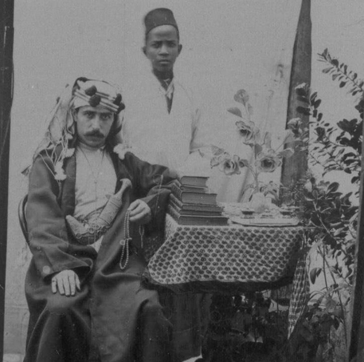 صور قديمة لأهالي جدة من تصوير الرحالة أندرو ويتكروفت. 

- رجال مدينة جدة 1934 🇸🇦